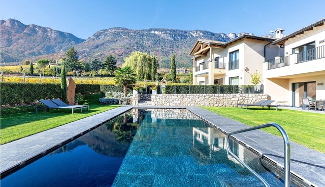 Apartment Weingut Gasshof Alma with Mountain View, Pool and Sauna