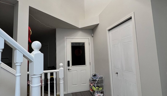 KKN Cozy private room in SW Calgary