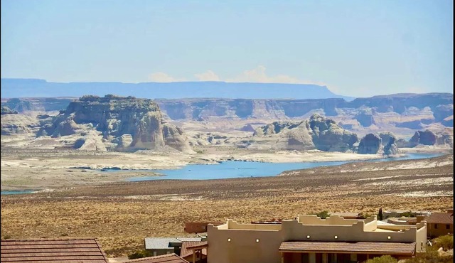 Lake Powell Lone Rock View Home, Twin King Master Stes, Close to Beach, Marinas,