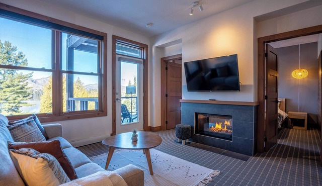 Lakeside Suite with Mountain View & Resort