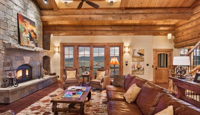 Large and Luxurious + Hot Tub + Elevator + Close to Skiing - Panorama Grande