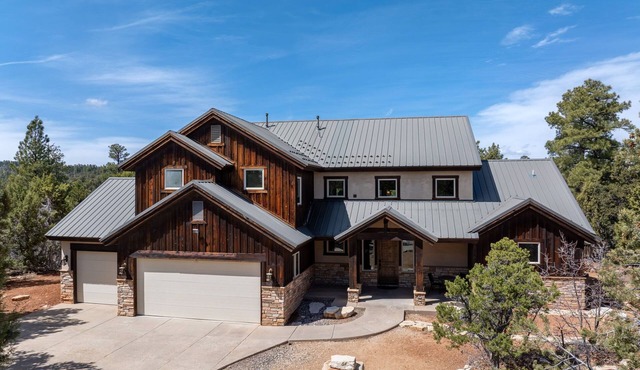 Large Family Cabin minutes from Zion National Park