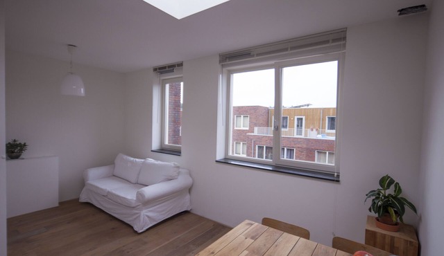 Light 45m2 quit, new, entire top floor apartment.