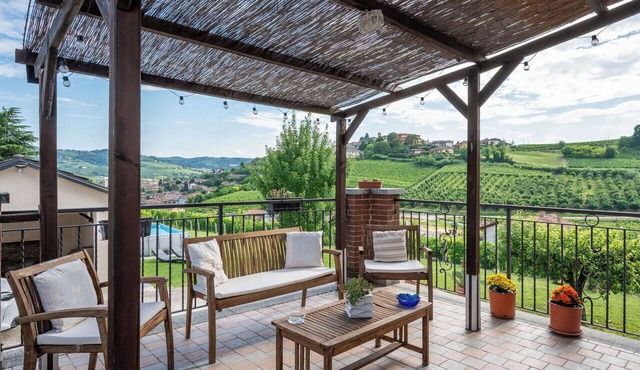 Lovely apartment for 6 people with WIFI, pool, TV, terrace and panoramic view
