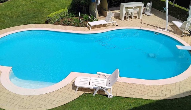 Luxurious apartment in villa with exclusive use of pool and garden