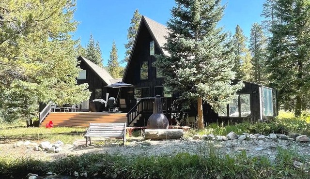 Luxury A-Frame with Hot Tub for Dreamy Vacations in Colorado