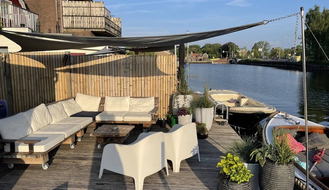 Luxury (holiday) home, Amsterdam, on the water incl. Use of motor sloop