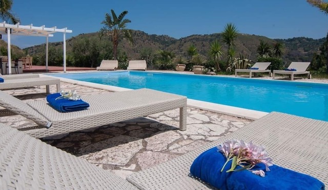 Magnificent villa with swimming pool ideal for a holiday in a charming nature oasis