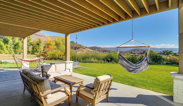 Midway Mountain Farmhouse: Hot Tub, Golf & Hiking