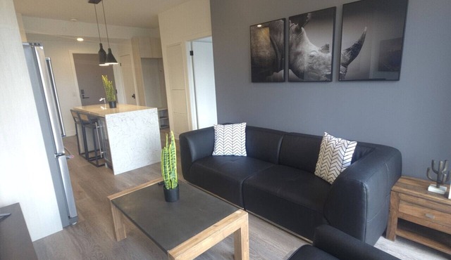 Modern 1BR Apt with Stunning Views and Pool Access