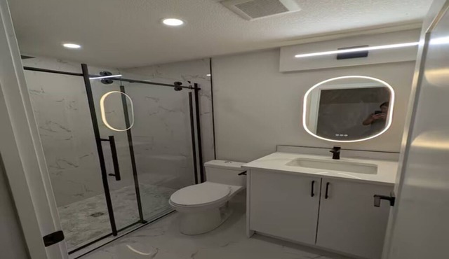 Modern 2-Bedroom 2-Bath Basement Suite in Aspen