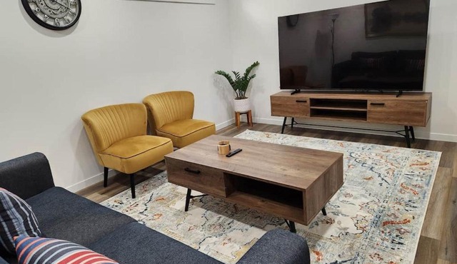 Modern 2BR | Private Suite | Close to Banff | UofC