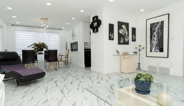 Modern and luxury 3500 sq feet home jetted tub 10000 sq feet park backyard