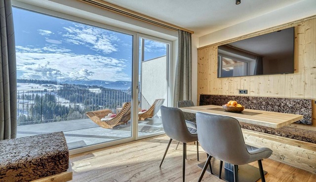 Modern Apartment with 2 Bedrooms & Panoramic Views – Apis
