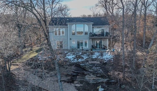 Modern Lake Front 4 Bedroom House with Private Dock