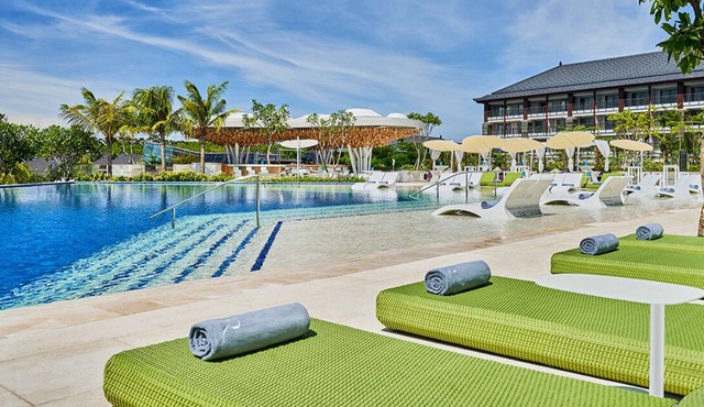 Modern suite with 2 bedrooms and sleeps up to 8 in a tranquil resort in Nusa Dua