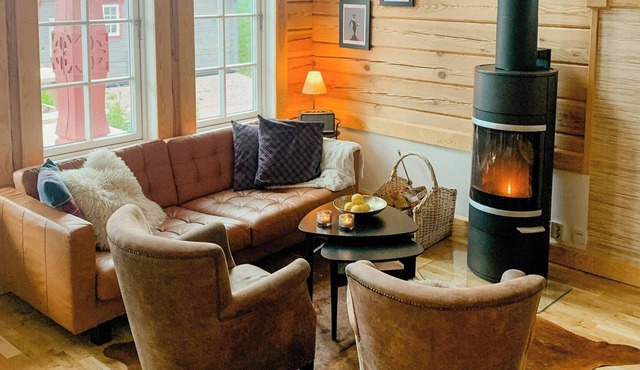 Mountain-close cabin with panoramic view