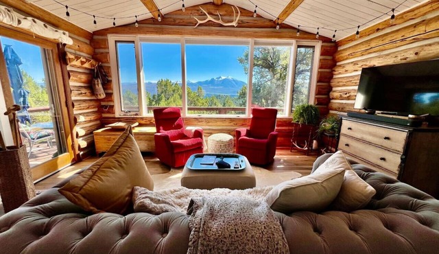Mountain View Cabin w/Private Hot Tub