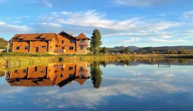 Mountain Wedding & Retreat Destination with Private Lodge, 55 acres, Sleep 37