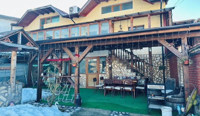 Nice 4-bedroom house with WiFi in charming Bansko