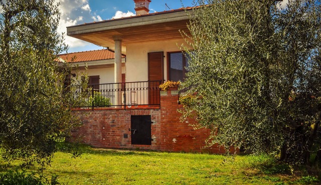 Nice apartment for 4 guests with WIFI, TV and patio, close to Arezzo