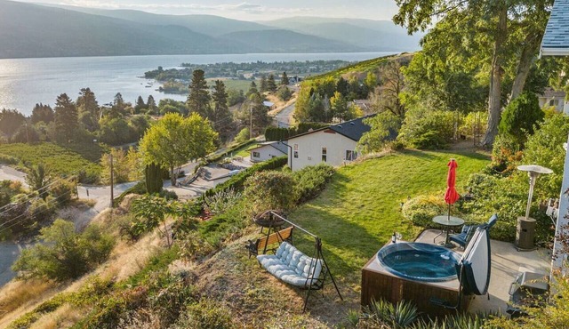 Panoramic Summerland Lake View Studio w/Hot Tub