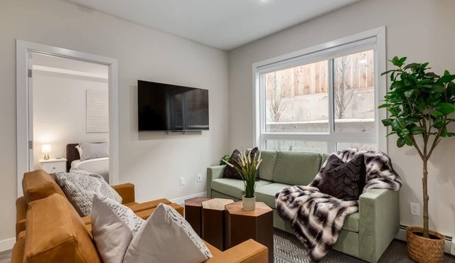 Pet Friendly Apartment w/Free Underground Parking