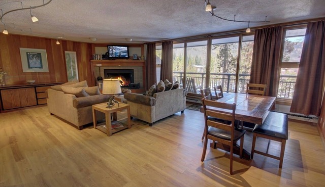 Pet Friendly Condo w/Balcony & Views, Pool/Hot Tub