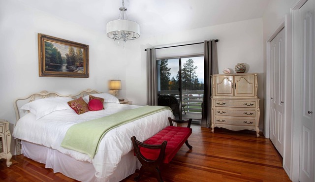 Pet Friendly Licensed Suite on Haskap Farm