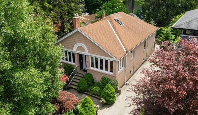 Port Credit Charm: Steps to Lake ~ Backyard