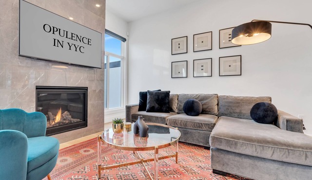 PRESTIGE: Luxe 5BR, King Beds, A/C, Free Parking + EV Charger