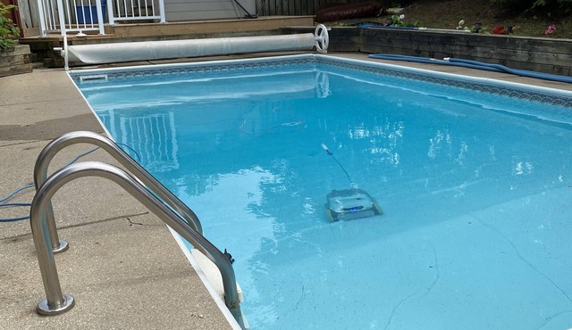Private pool, hottub, 3 bedroom chalet near Blue Mountain Village, Collingwood