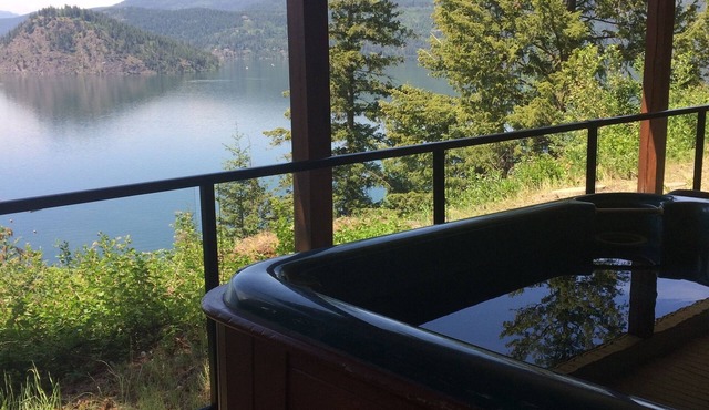 Private suite! This house is the Iconic house of the Shuswap lake!