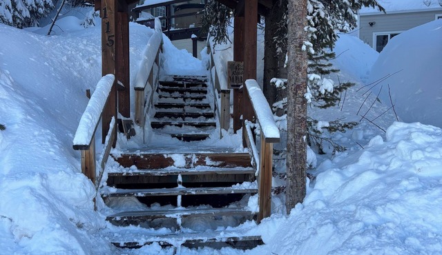 Private Yet Convenient Ski in/Ski out Chalet