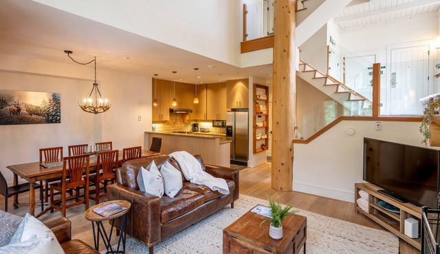 Recently Updated | Ski-In/Out | Hot Tub | Garage | Managed by Aloha Whistler