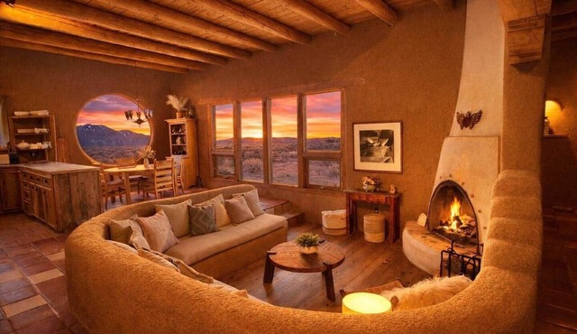 Refined Adobe w/Mountain Views, Hot Tub & Fire Pit