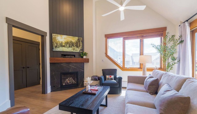 Remodeled 2BR/3BA River Run Luxe Vaulted Ceilings Washer/Dryer Sleeps 8