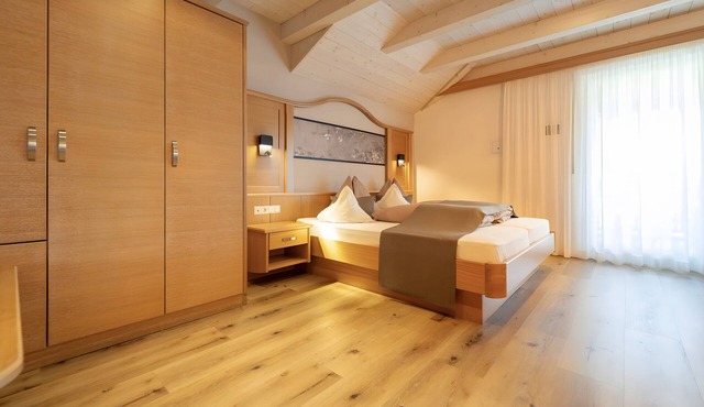 Room 'Passerblick Goldenen Zimmer 2' with Mountain View, Wi-Fi and Air Conditioning