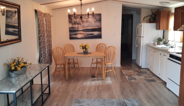 Rustic Country with contemporary flair. Quiet! 2 queens, 1 single, full kitchen.
