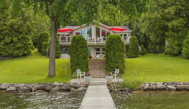 Simply Simcoe A fabulous Carthew Bay lakefront home