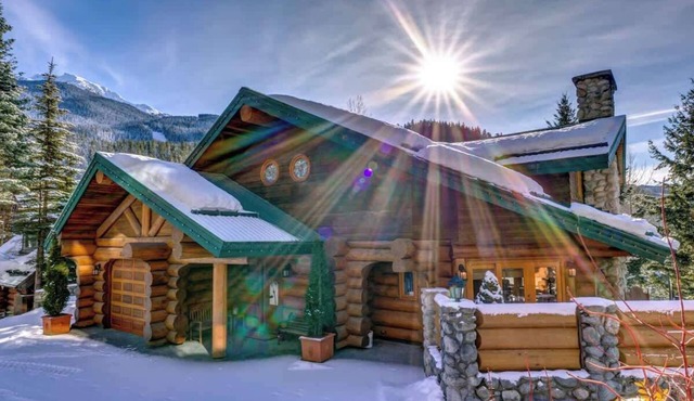 Ski out chalet w/hot tub