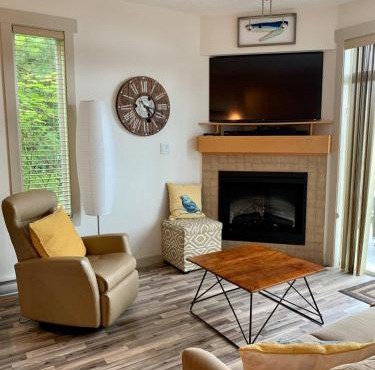 Sooke Harbour Hideaway - Luxurious Vacation Rental