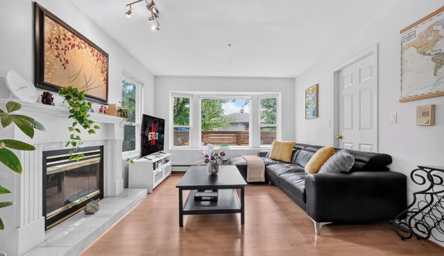 Spacious 2BR Ground-Level Suite Near Kingsway Central Park & Metrotown 🌿