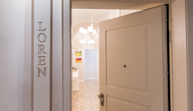 Spacious and stylish Embassy Loren flat