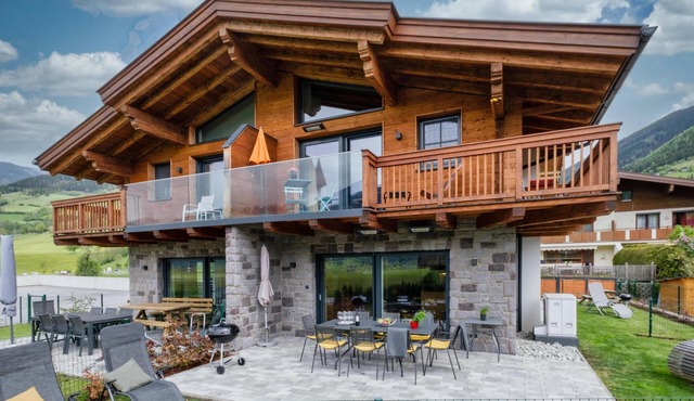 Spacious apartment with terrace & wellness