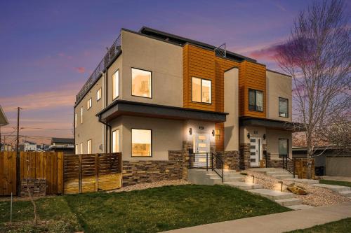 Spacious Denver Home with Hot tub and Rooftop