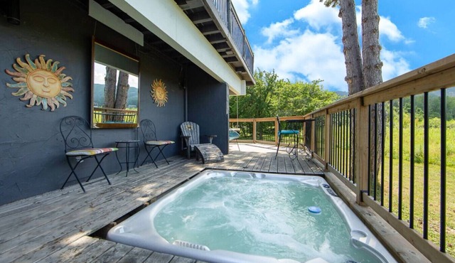 Spacious Mountain-View Chalet | Walk to BM | Spa