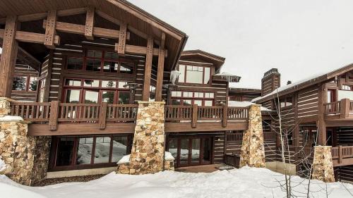 Spacious Park City Ski Chalet | Wine Room & Sleeps 20