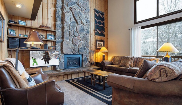 STH26 | Large Private Deck | Beautiful Views | Ski In/Out | Winter Shuttle