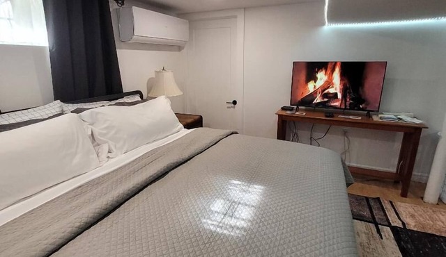 Studio Suite in the famous beach coast of NB. Only 2 Km from Parlee Beach!